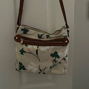 Shoulder bag     Light colors